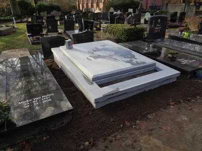 Grafzerk in natuursteen